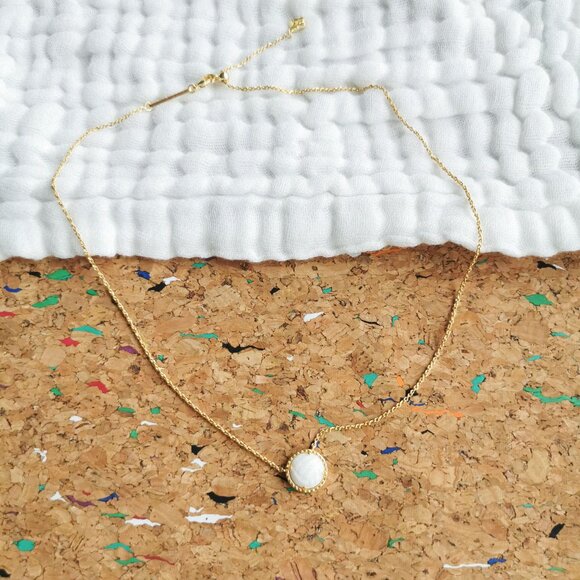 Kendra Scott Volleyball Gold White Mother-of-Pearl Necklace accessories - Picture 3 of 4